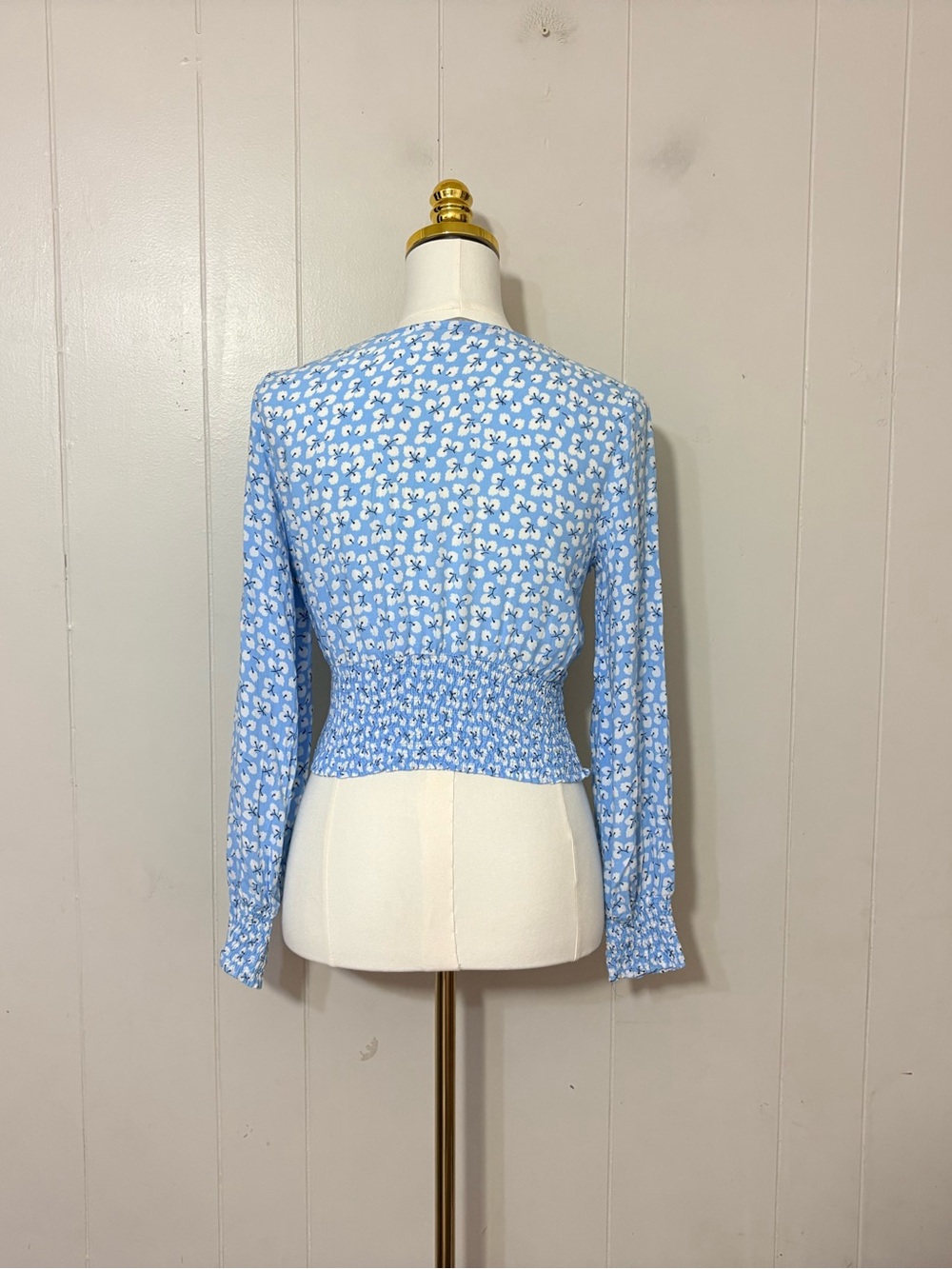 Abercrombie & Fitch Ditsy Floral Smocked V Neck Crop Top Blue S - Picture 9 of 10